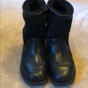 Men’s Ugg’s size 9